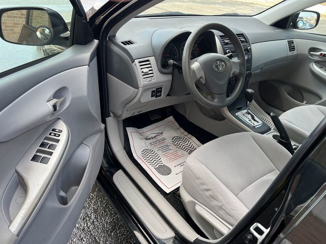 2010 Toyota Corolla 4dr Sedan Automatic LE - 22986224 - 9