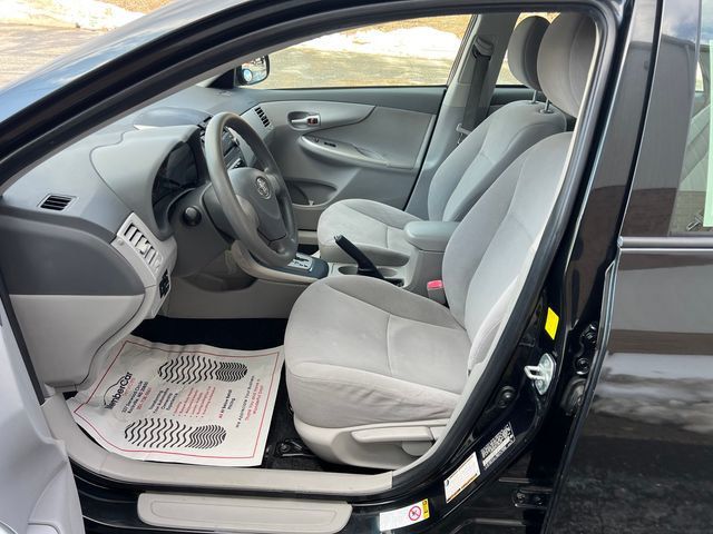 2010 Toyota Corolla 4dr Sedan Automatic LE - 22986224 - 10