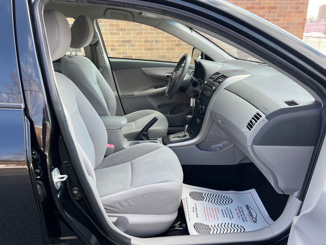 2010 Toyota Corolla 4dr Sedan Automatic LE - 22986224 - 16