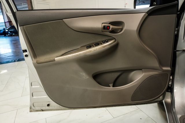 2010 Toyota Corolla 4dr Sedan Automatic LE - 22931521 - 15