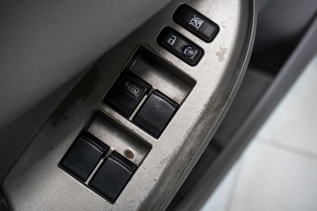 2010 Toyota Corolla 4dr Sedan Automatic LE - 22931521 - 17