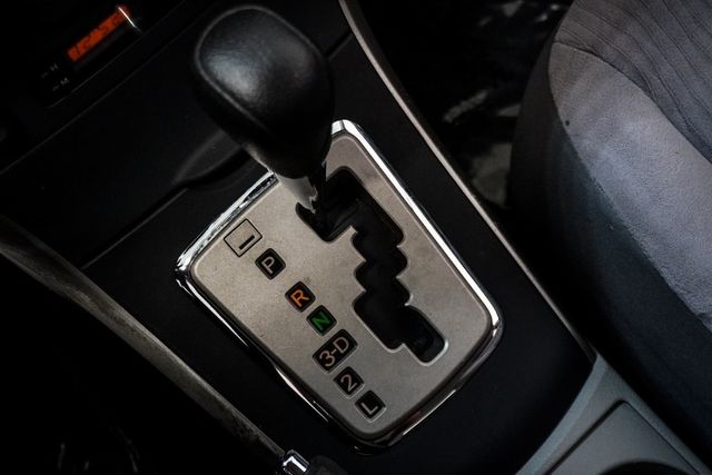 2010 Toyota Corolla 4dr Sedan Automatic LE - 22931521 - 19