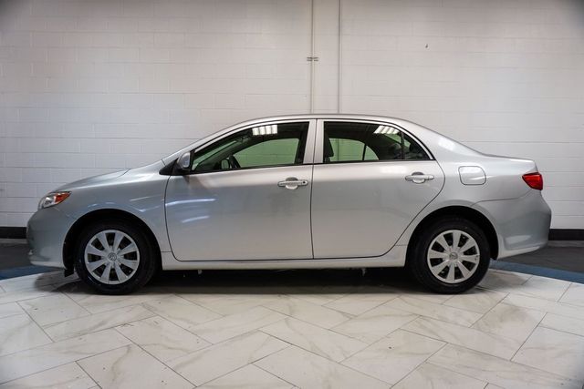 2010 Toyota Corolla 4dr Sedan Automatic LE - 22931521 - 27