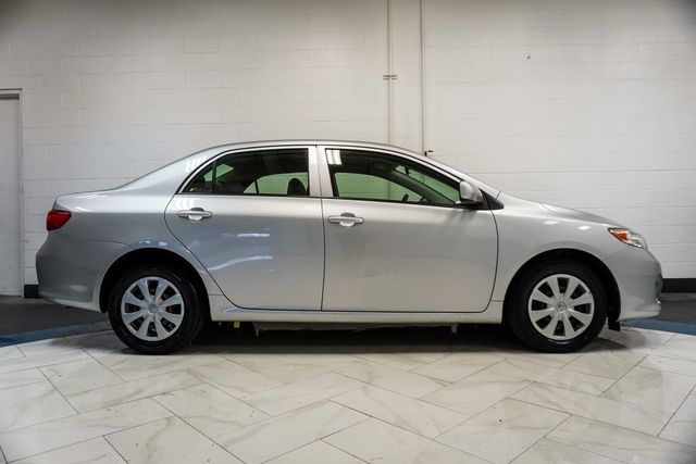 2010 Toyota Corolla 4dr Sedan Automatic LE - 22931521 - 28