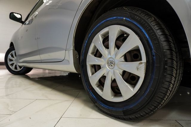 2010 Toyota Corolla 4dr Sedan Automatic LE - 22931521 - 29