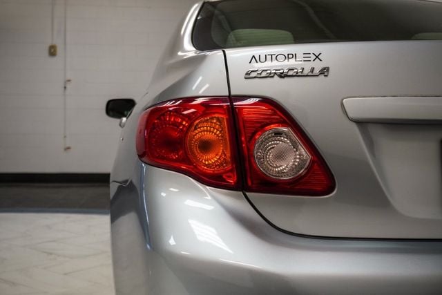2010 Toyota Corolla 4dr Sedan Automatic LE - 22931521 - 33