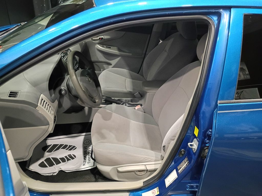 2010 Toyota Corolla 4dr Sedan Automatic LE Clean Carfax - 23089810 - 13