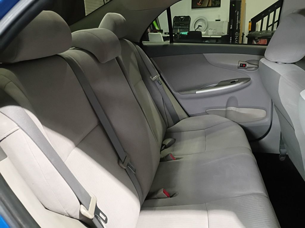 2010 Toyota Corolla 4dr Sedan Automatic LE Clean Carfax - 23089810 - 29