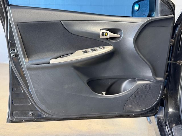 2010 Toyota Corolla 4dr Sedan Manual - 22971216 - 17