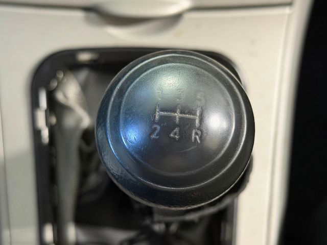 2010 Toyota Corolla 4dr Sedan Manual - 22971216 - 28