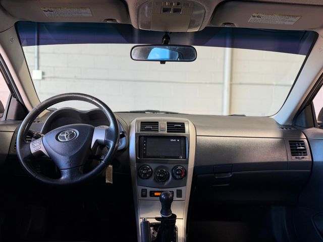 2010 Toyota Corolla 4dr Sedan Manual - 22971216 - 31