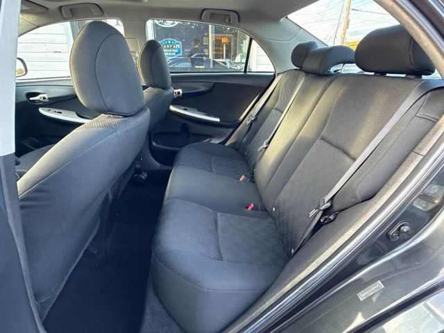 2010 Toyota Corolla Base 4dr Sedan 4A - 22906870 - 19