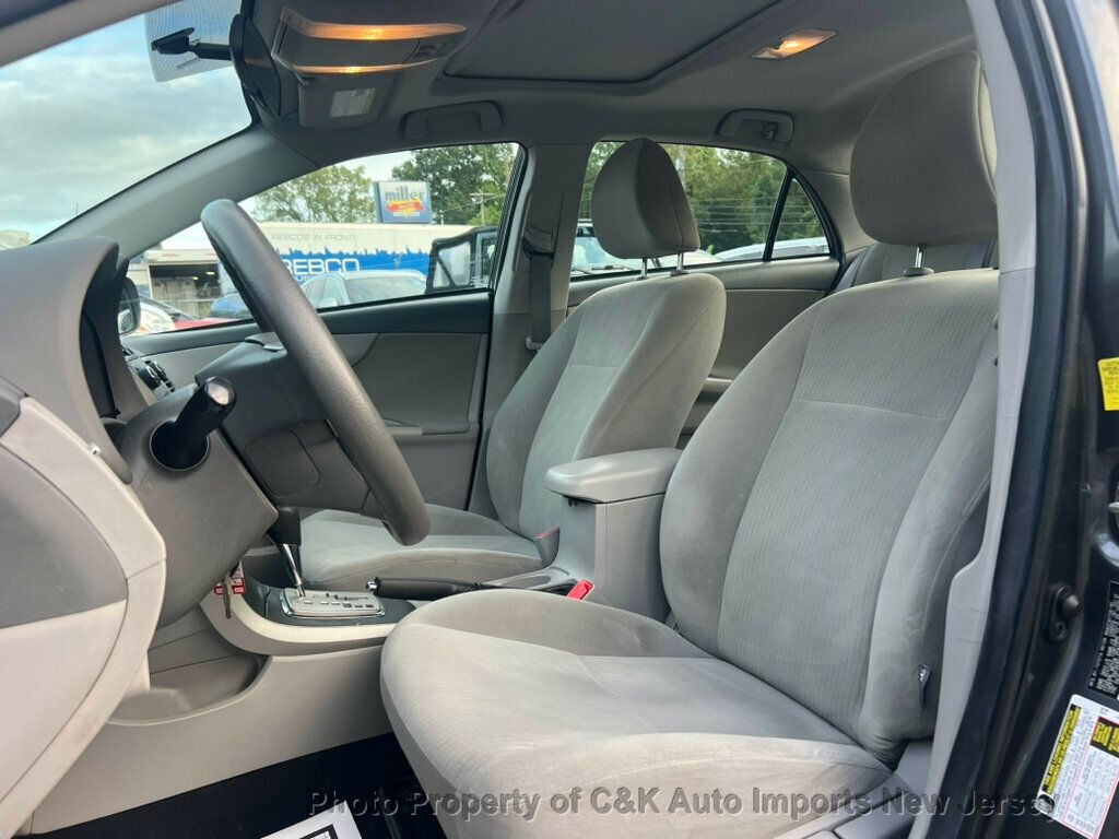 2010 Toyota Corolla LE photo 15