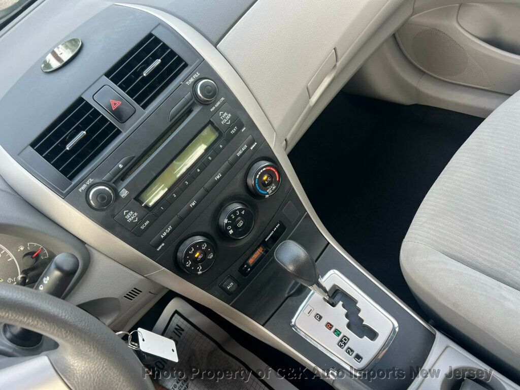 2010 Toyota Corolla LE photo 19