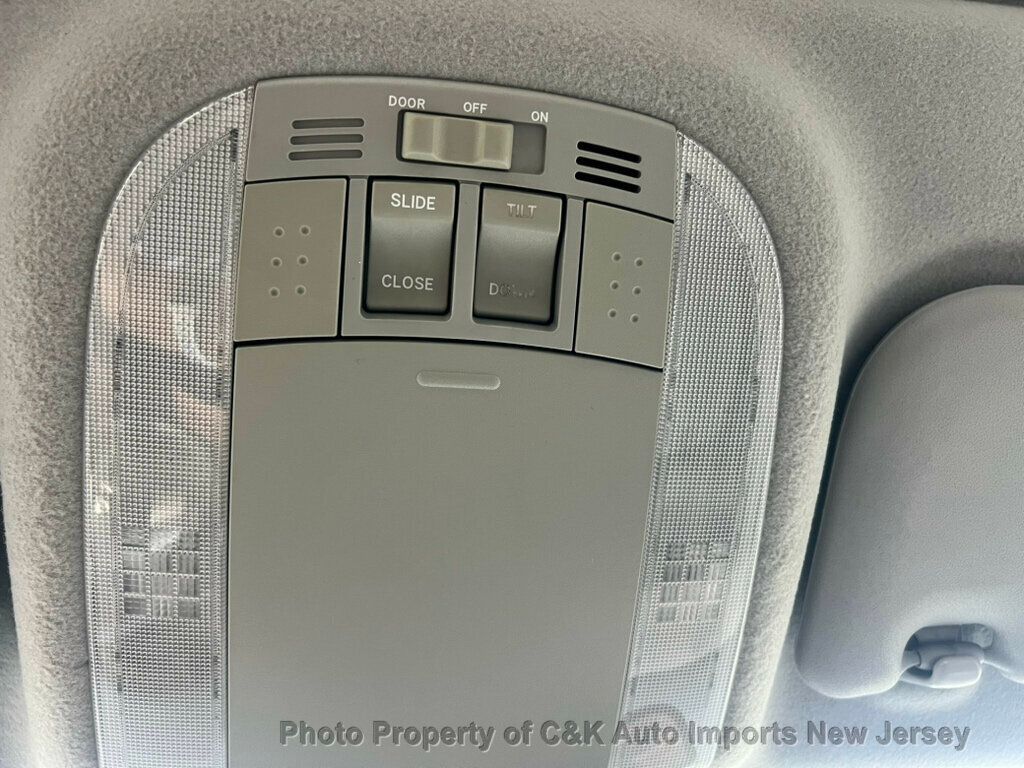 2010 Toyota Corolla LE photo 20