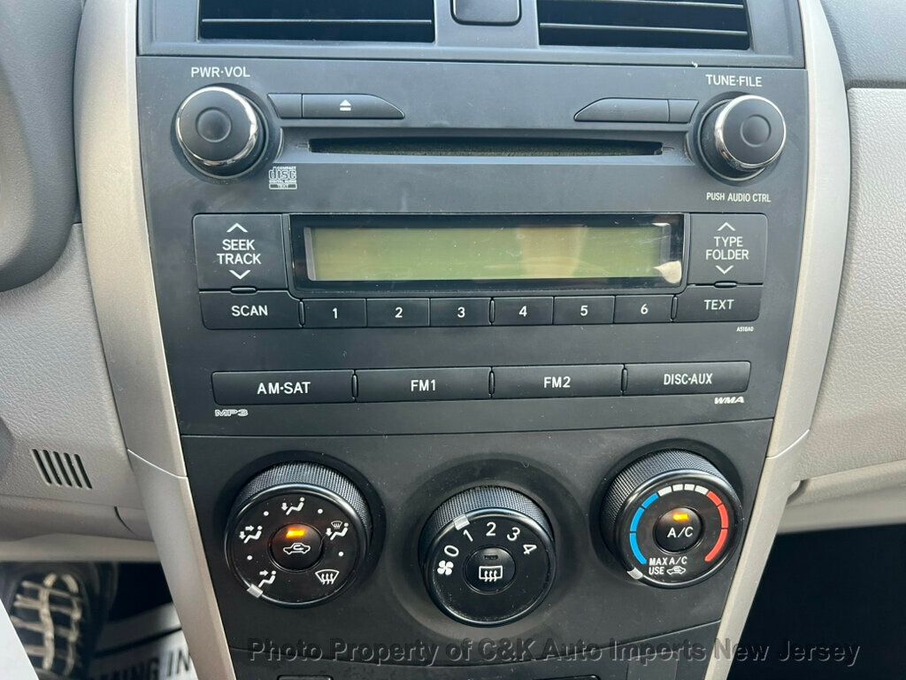 2010 Toyota Corolla LE photo 22