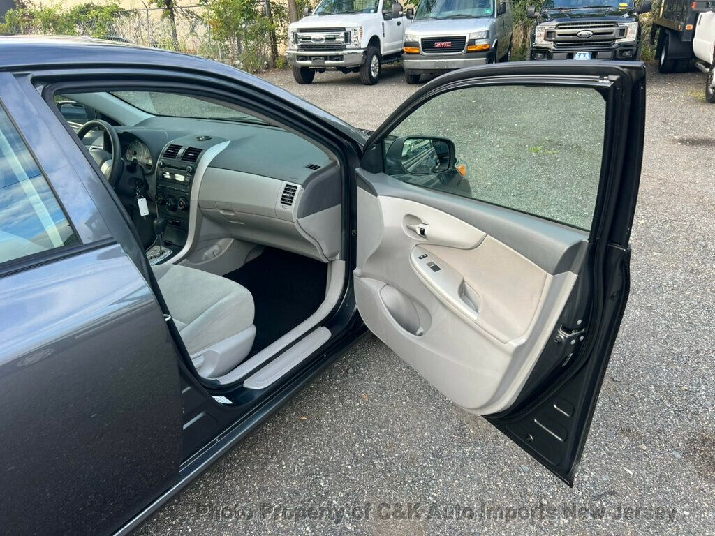 2010 Toyota Corolla LE photo 25