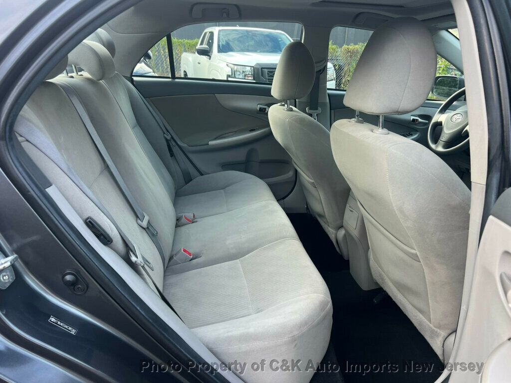 2010 Toyota Corolla LE photo 30