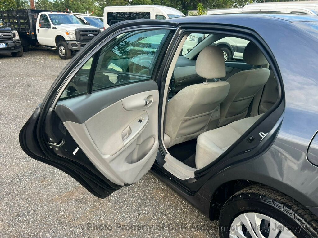 2010 Toyota Corolla LE photo 32