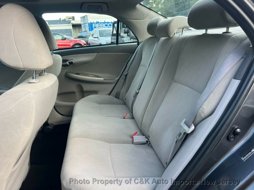 2010 Toyota Corolla LE photo 33