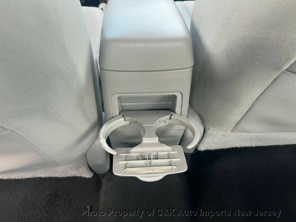 2010 Toyota Corolla LE photo 34