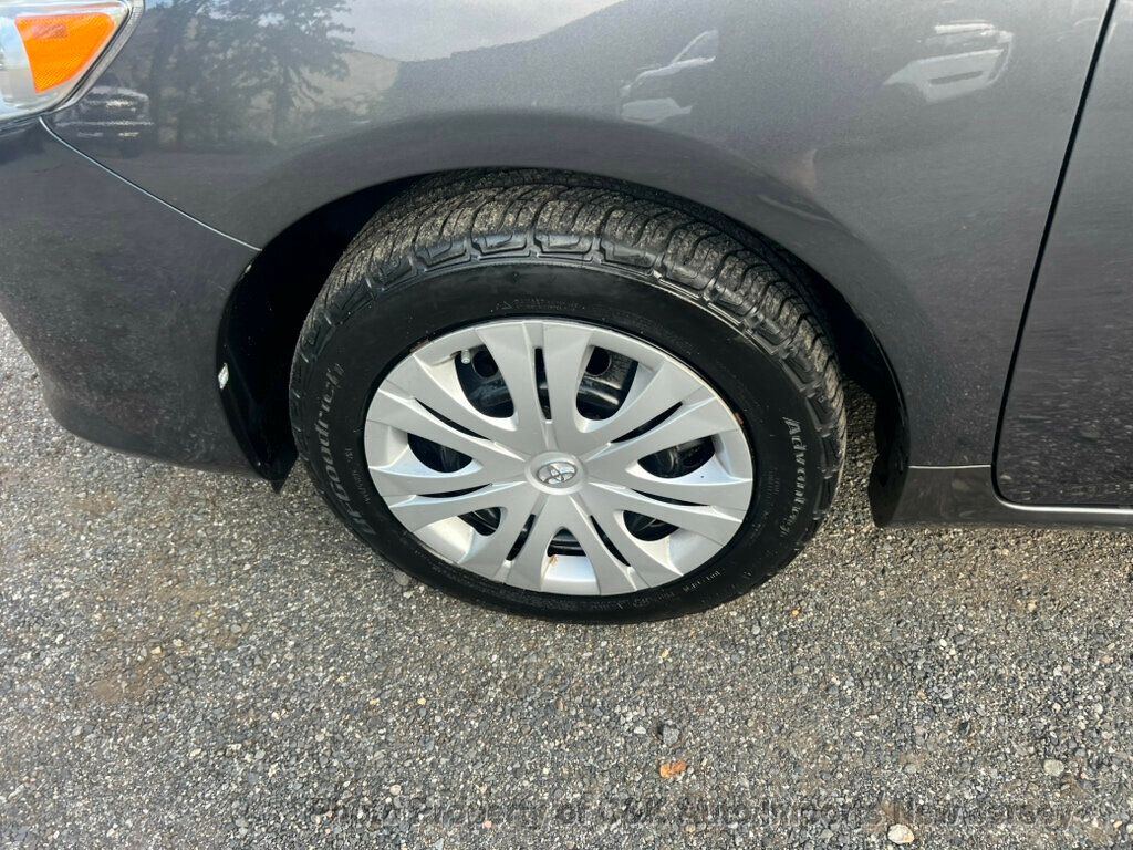 2010 Toyota Corolla LE photo 37