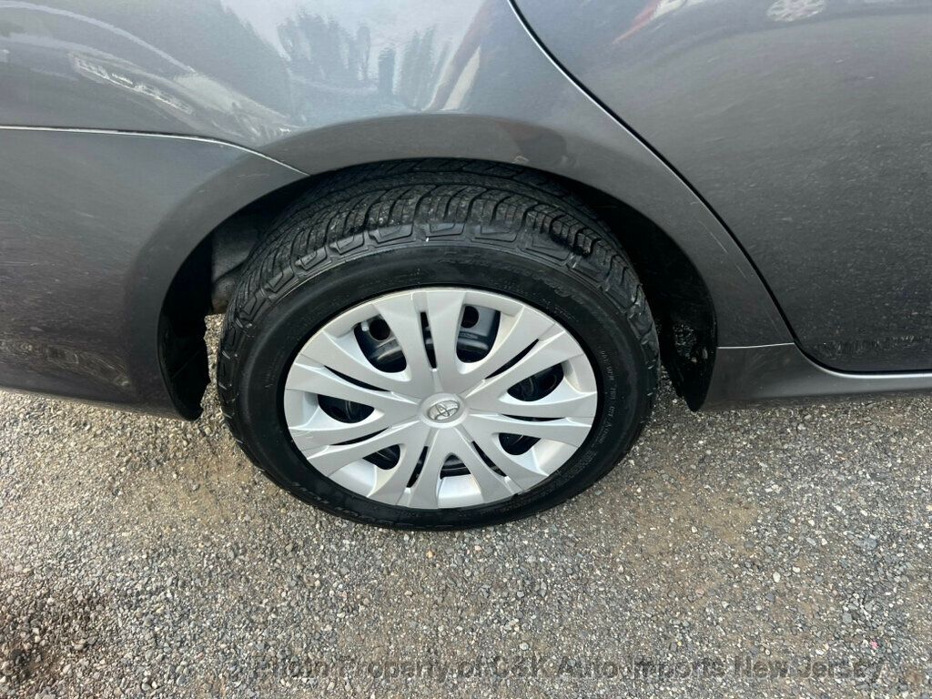 2010 Toyota Corolla LE photo 39