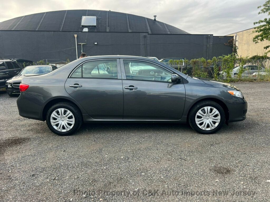 2010 Toyota Corolla LE photo 6