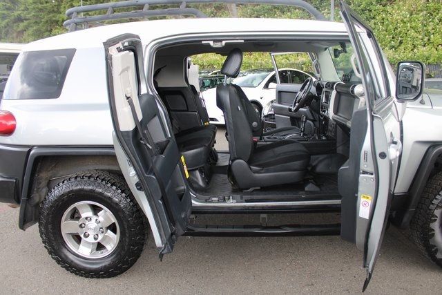 2010 Toyota FJ Cruiser Base photo 17