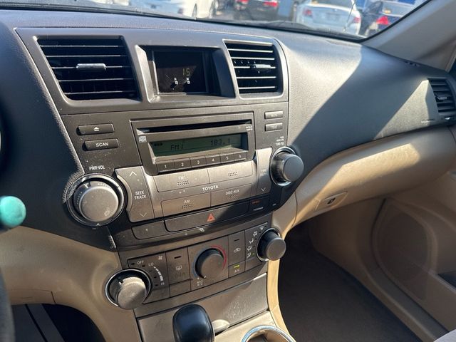 2010 Toyota Highlander  - 22943780 - 11