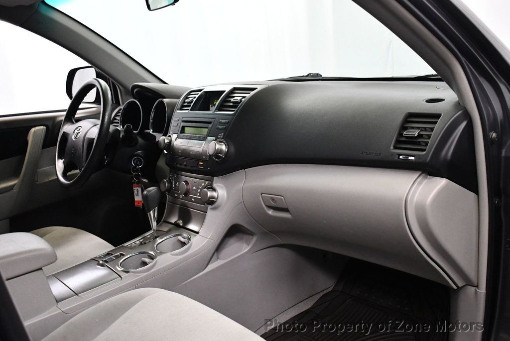 2010 Toyota Highlander Base photo 11