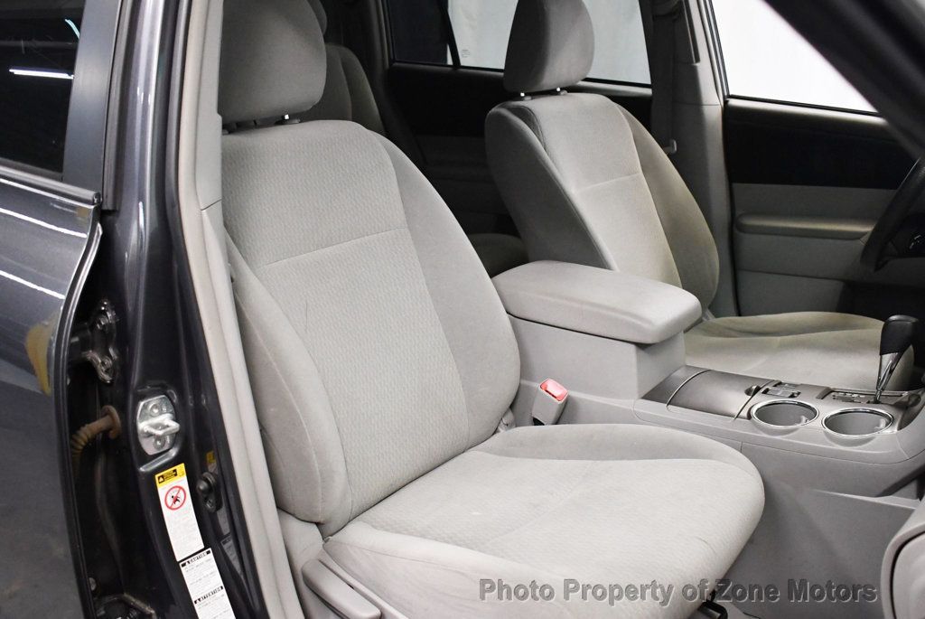 2010 Toyota Highlander Base photo 12
