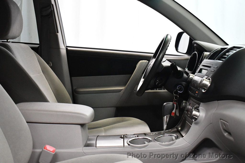 2010 Toyota Highlander Base photo 13