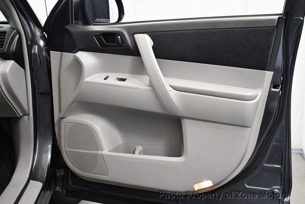 2010 Toyota Highlander Base photo 14