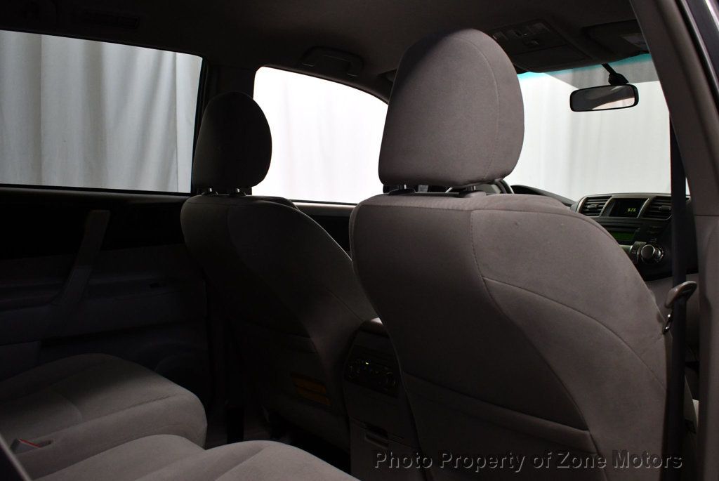 2010 Toyota Highlander Base photo 15