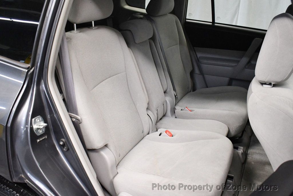 2010 Toyota Highlander Base photo 16