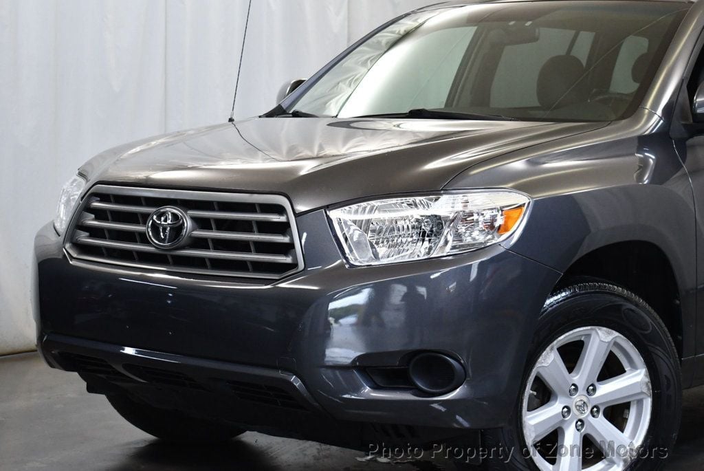 2010 Toyota Highlander Base photo 2