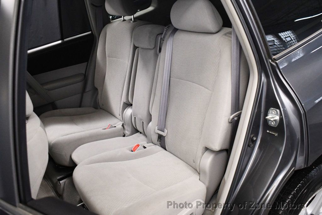 2010 Toyota Highlander Base photo 17