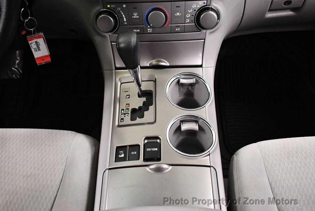 2010 Toyota Highlander Base photo 20