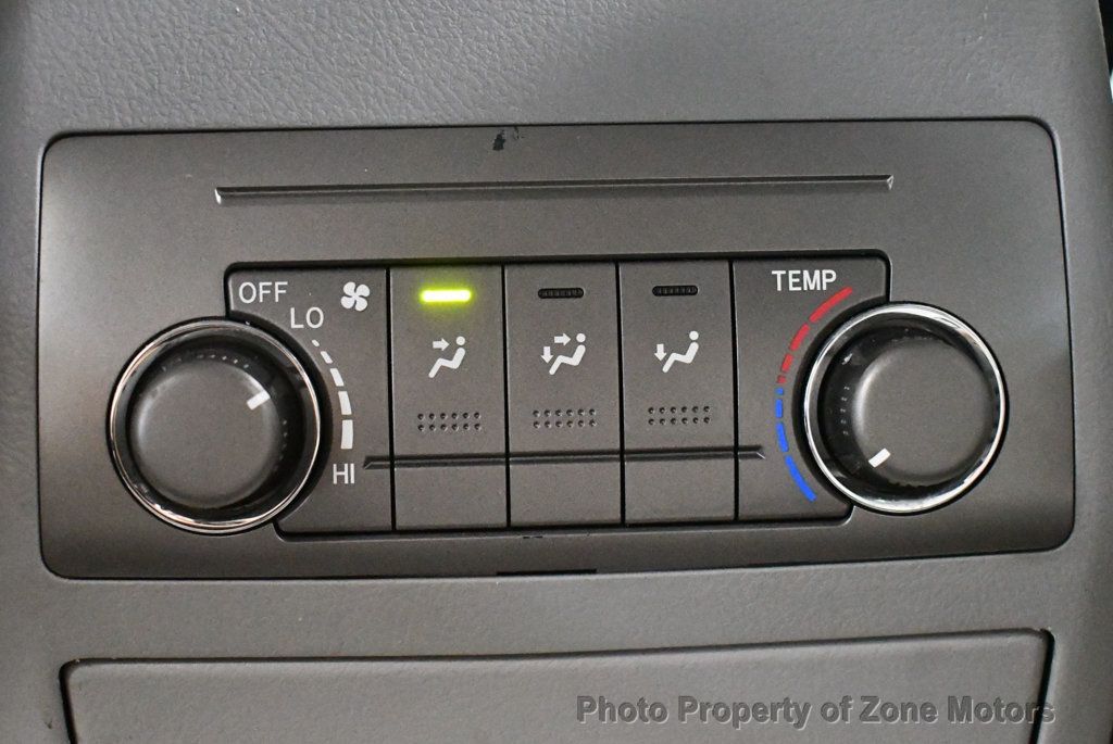 2010 Toyota Highlander Base photo 23