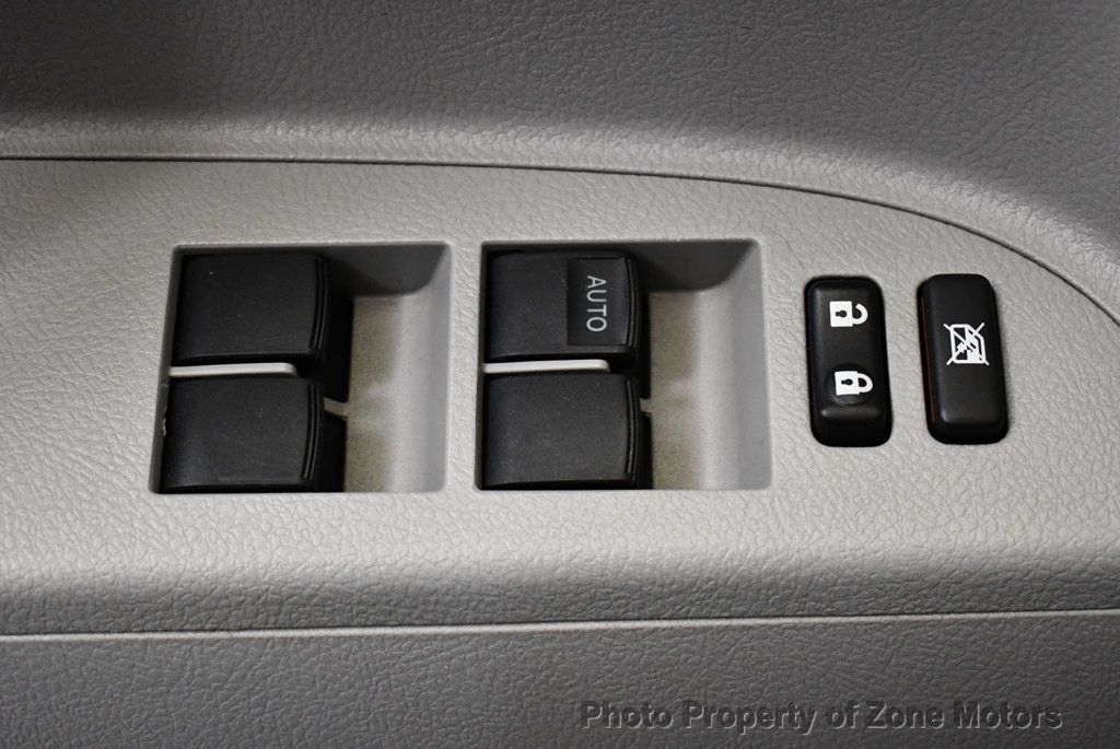 2010 Toyota Highlander Base photo 24