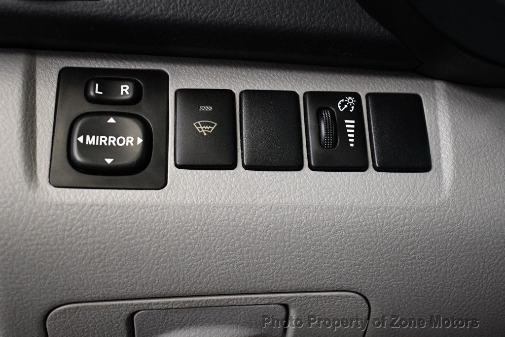 2010 Toyota Highlander Base photo 25