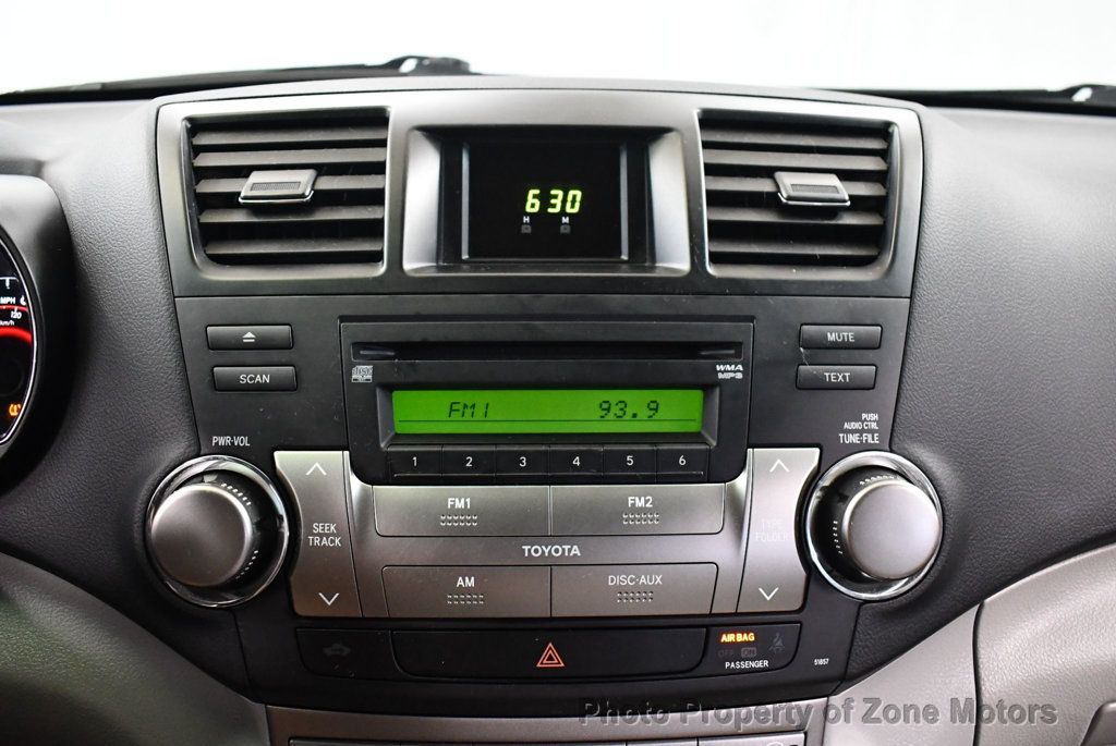 2010 Toyota Highlander Base photo 29