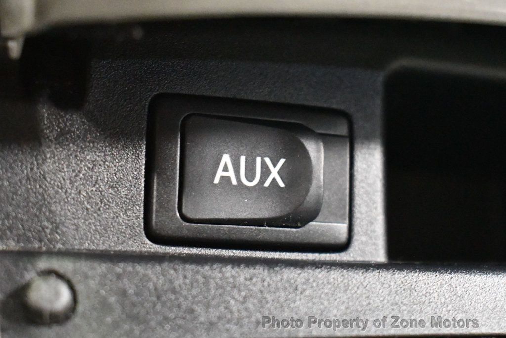 2010 Toyota Highlander Base photo 32