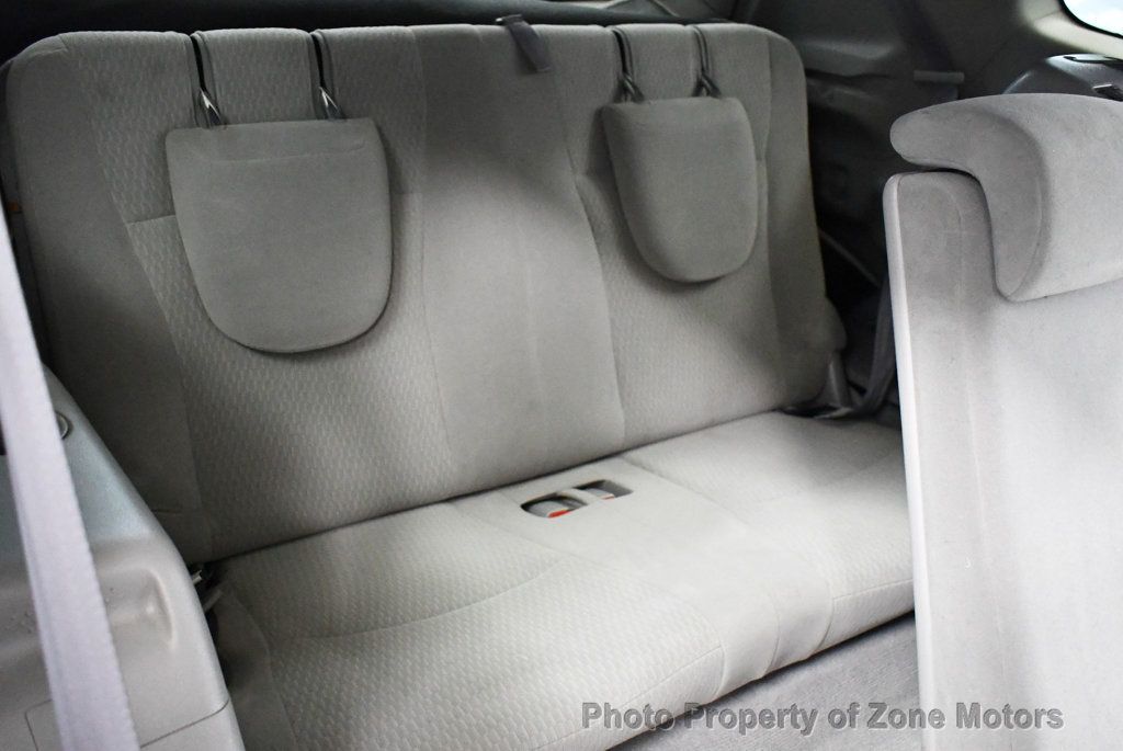 2010 Toyota Highlander Base photo 34