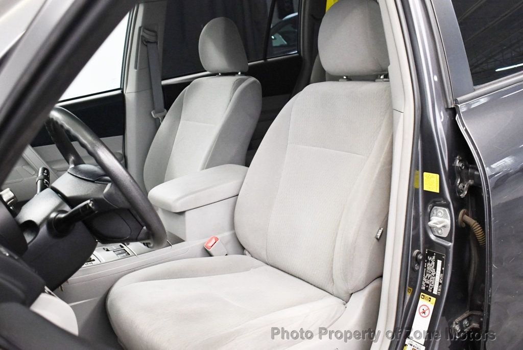 2010 Toyota Highlander Base photo 6