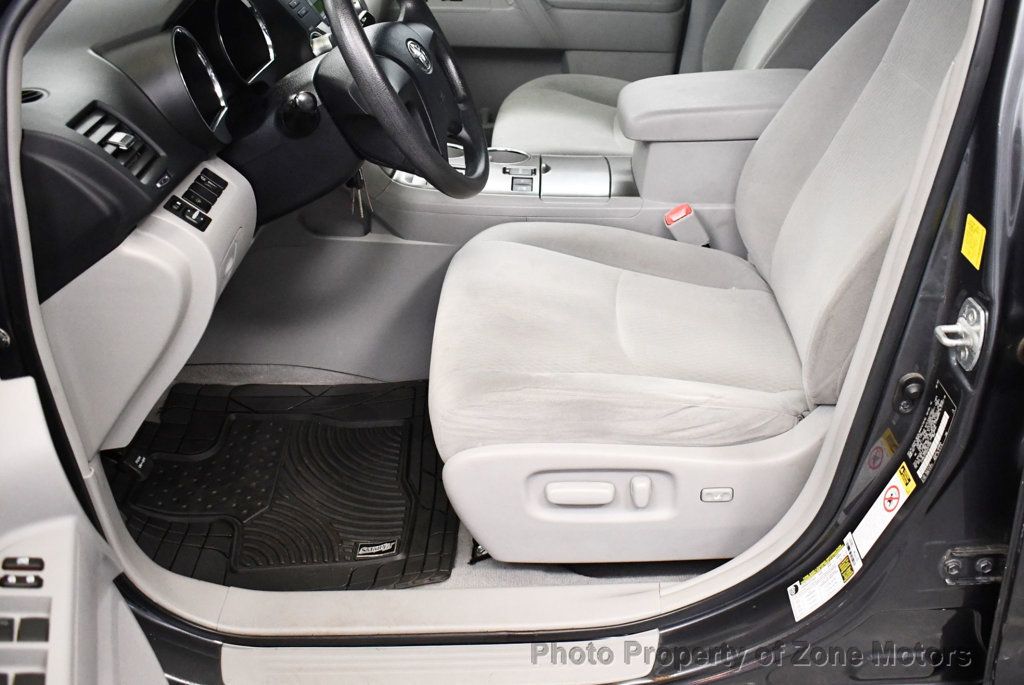 2010 Toyota Highlander Base photo 7