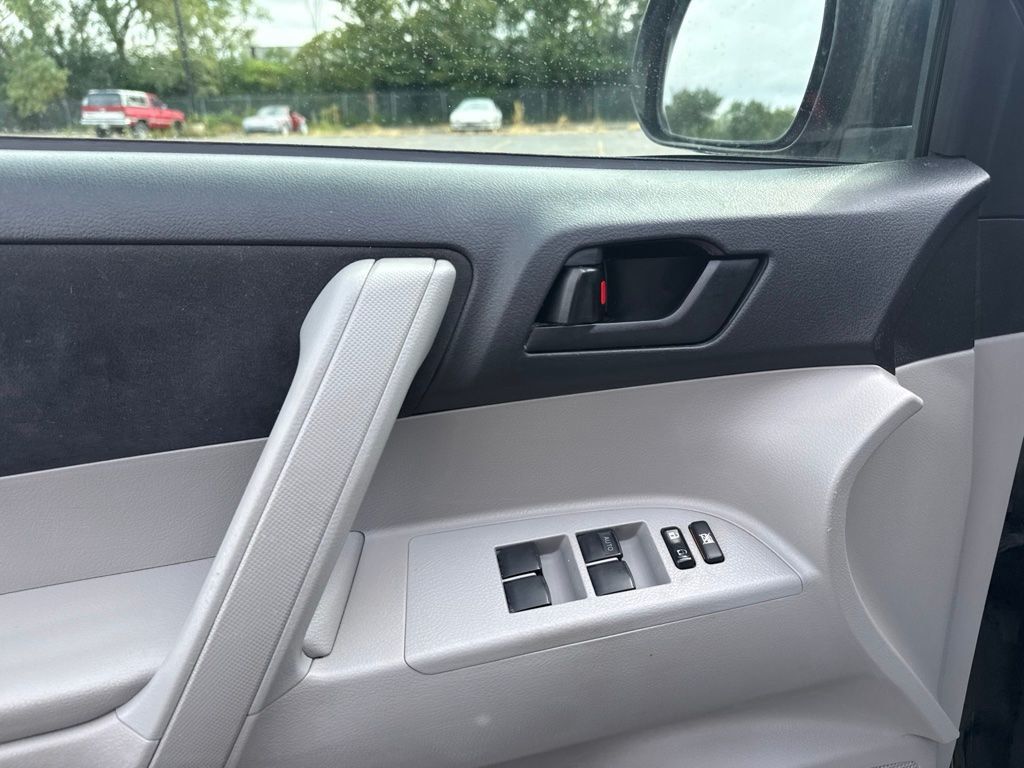 2010 Toyota Highlander Base - 23083718 - 10