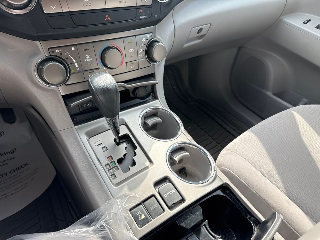 2010 Toyota Highlander Base - 23083718 - 16