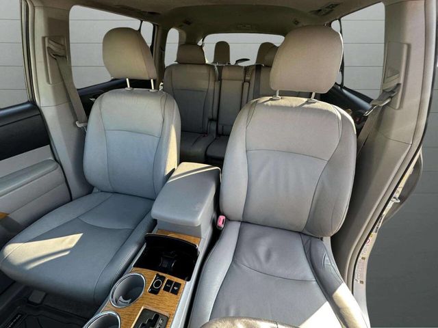 2010 Toyota Highlander Limited AWD 4dr SUV - 22940956 - 17